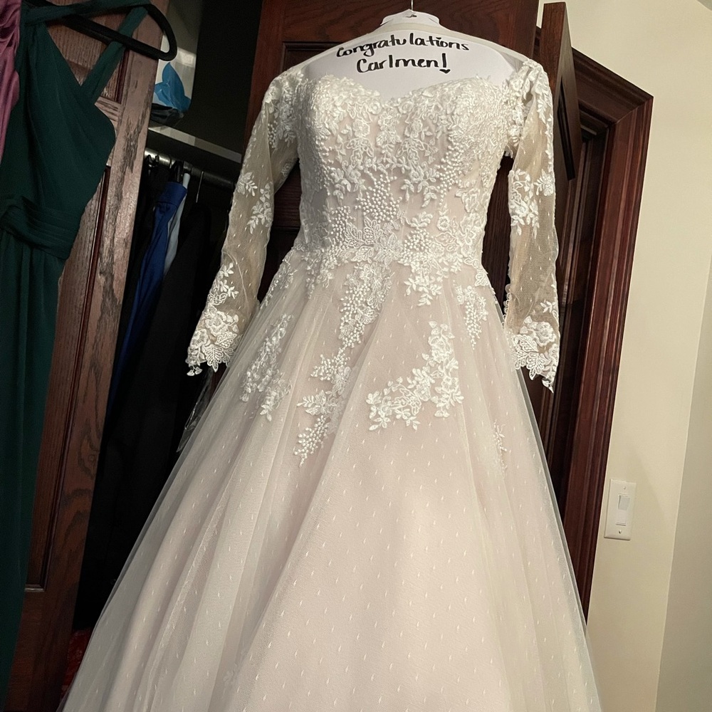 Bust : 32 inch waist : 23 inch hips : 34 I am 5ft 2inch used once.